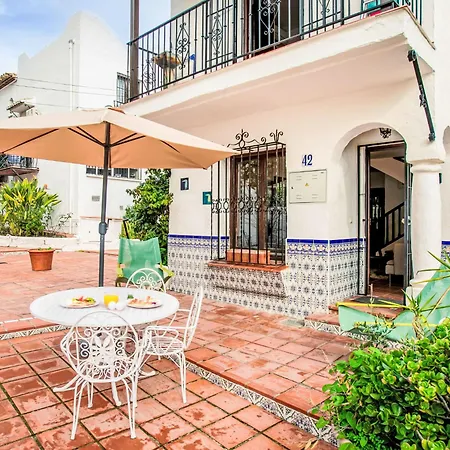 Center By Interhome