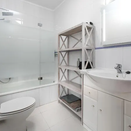 Center By Interhome